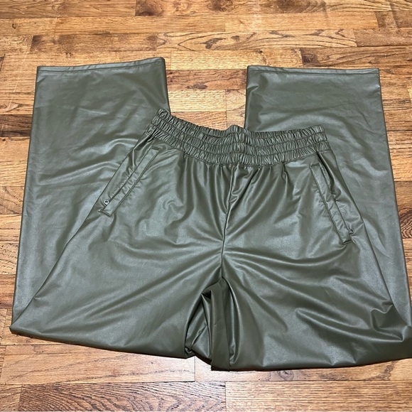 NWT Aerie Offline Real Luxe Faux Leather Pants Size Medium - Picture 2 of 5